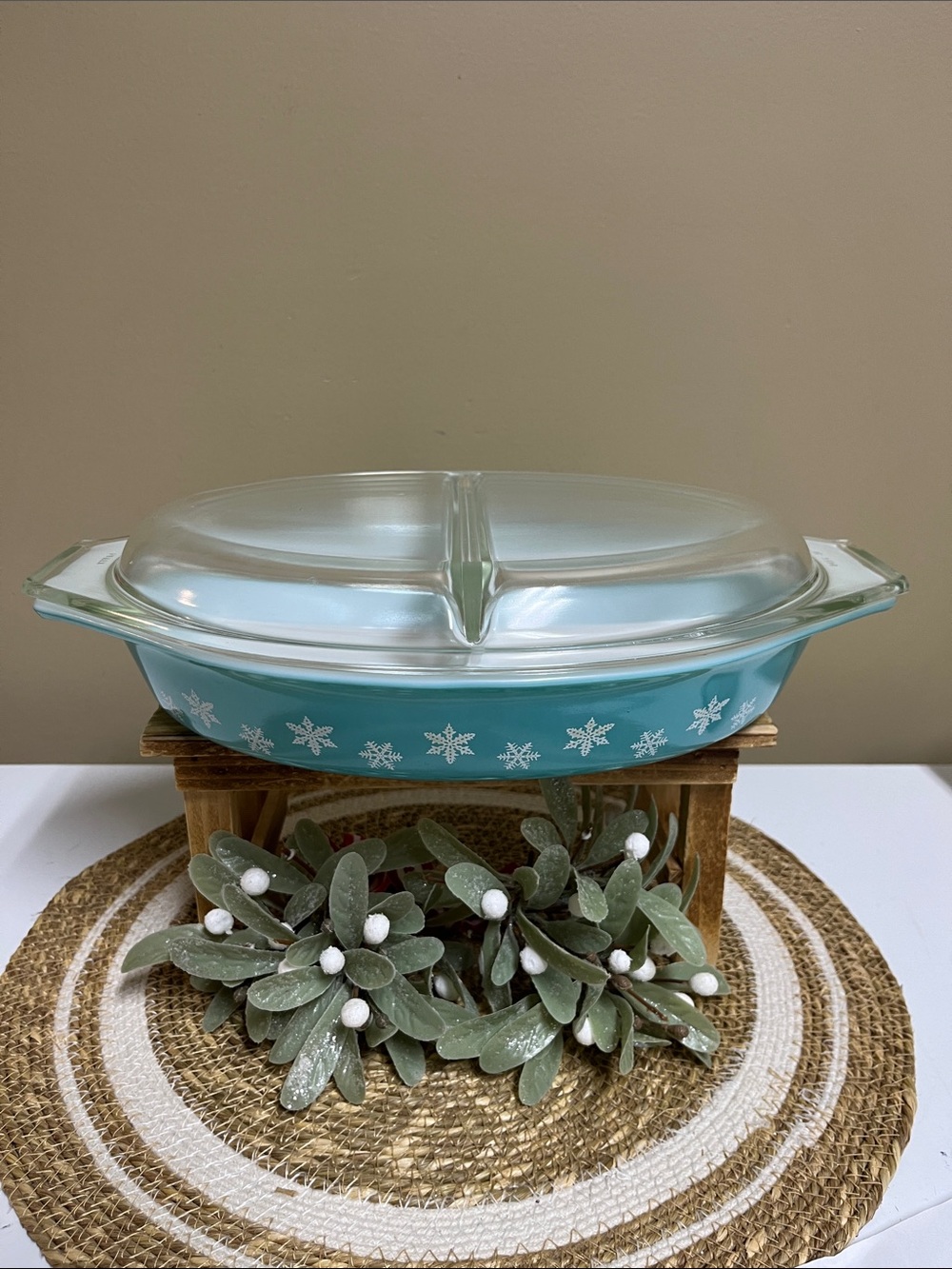 Pyrex VTG 1.5 QT Turquoise Snowflake Print w/Glass lid cover divided baking dish